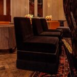 Poltrona Capri Veludo Preto com Franjas