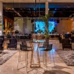 Bistrô Alto Base Ampulheta Dourada com Tampo Mármore Preto