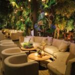 Mesa Saarinen Centro Preta com Tampo Madeira