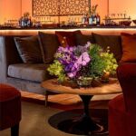 Mesa Saarinen Centro Preta com Tampo Madeira