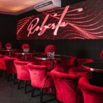 Poltrona Mignon Veludo Especial Bordo