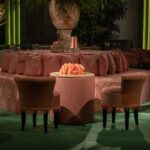 Poltrona Mignon Veludo Inca Salmão com Pingente