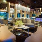 Mesa Dubai Centro Prata com Tampo Mármore Branco - Grande